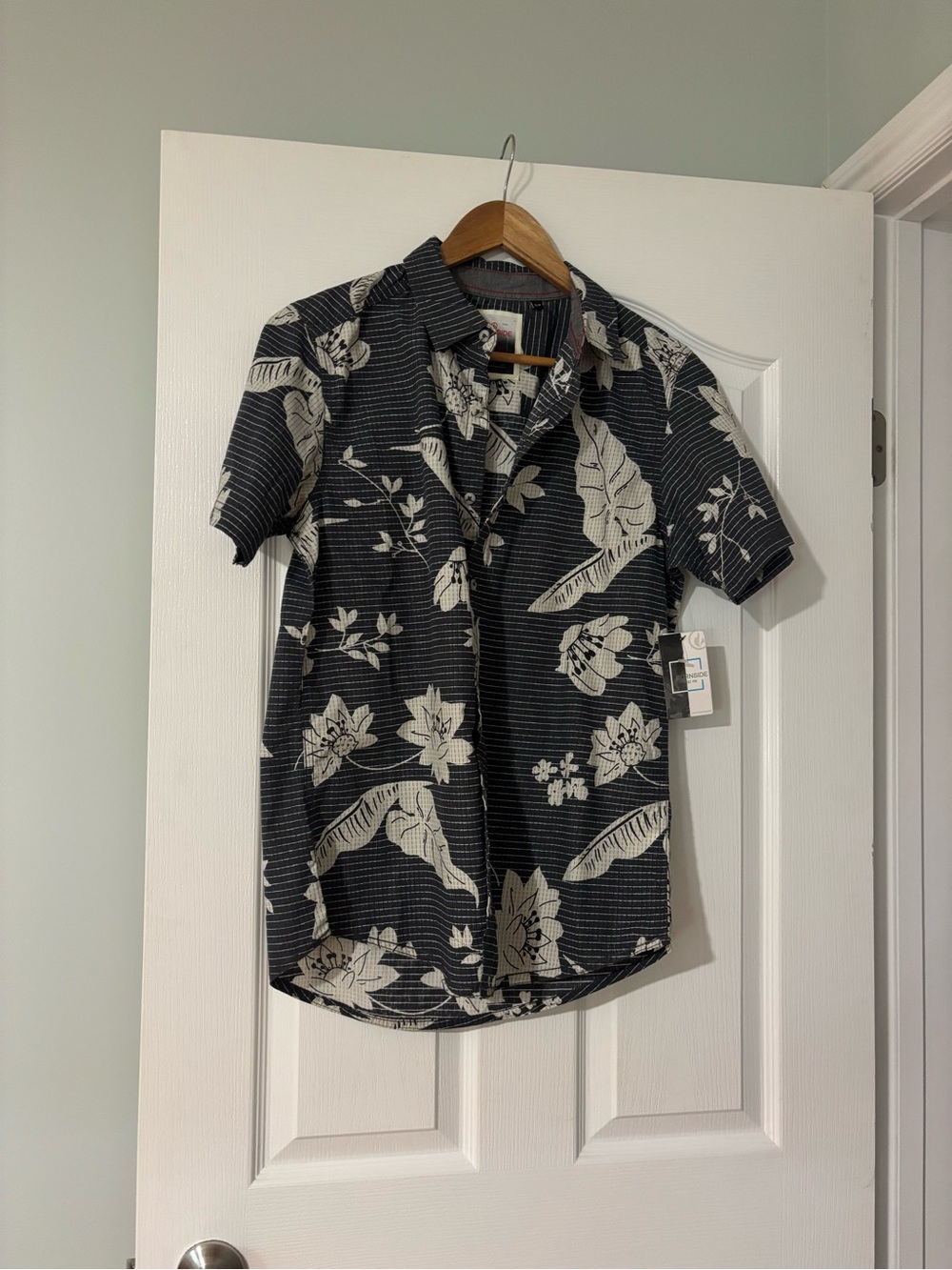 Men's Black Floral Short-Sleeve Shirt